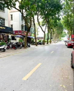 Đất Tân Mai - Ngõ thông - Ô tô đỗ cửa - Gần trường, gần chợ Diện tích 46 m2 mặt tiền 4 m Sổ đỏ chính chủ cất két sẵn sàng giao dịch. Liên hệ SĐT 0833639835 để được tư vấn và xem nhà.
